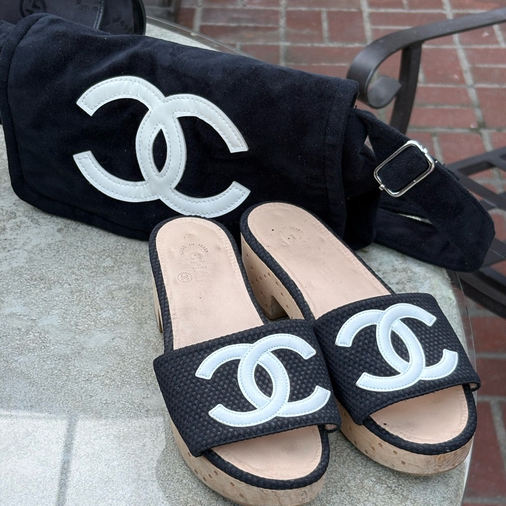 Chanel Black and White Women's Slides /w Messenger Bag
